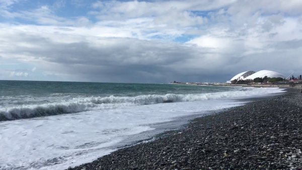 Море в Адлере Тина