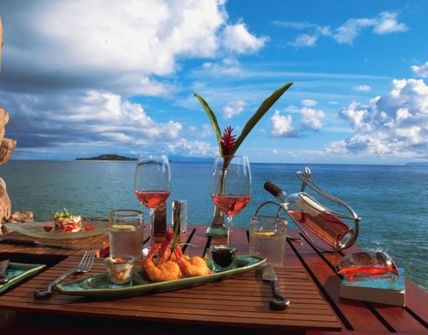 Столик с красивым видом