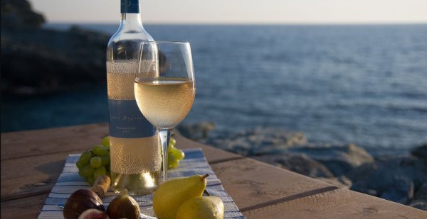 Бокал с водой море