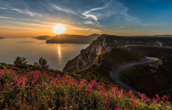 Горы море закат
