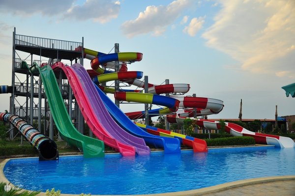 Большой аквапарк «Sunny Aqua Town»