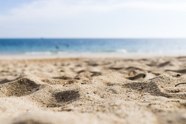 Море песок