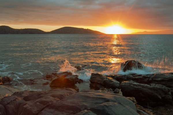 Красивый рассвет на море