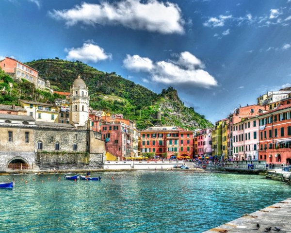 Городок в Италии Вернацца