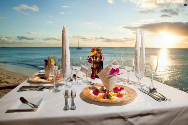 Ужин на берегу моря