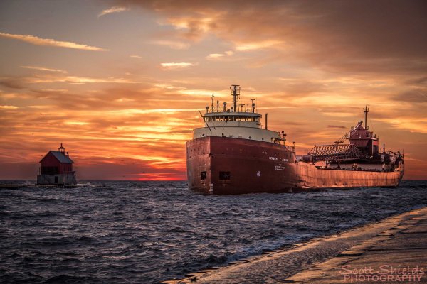 Море закат судно