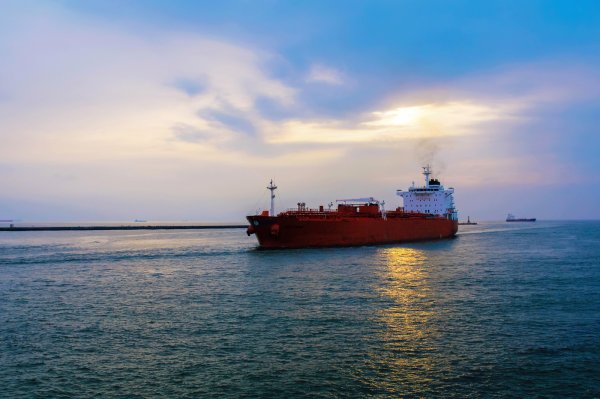 Танкер Астафьев