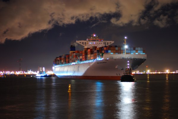 Корабль в шторм