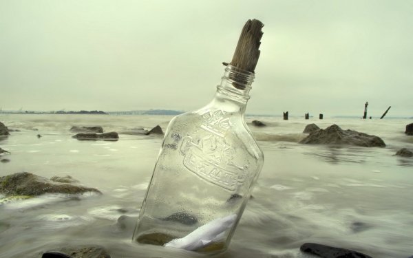 Вино на фоне моря