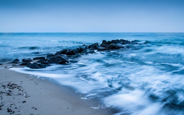 Берег синего моря