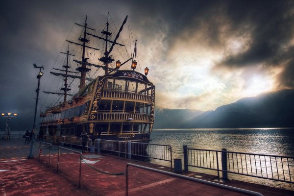 Море закат парусник