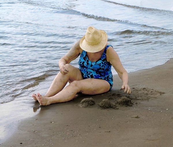 Две бабушки подружки