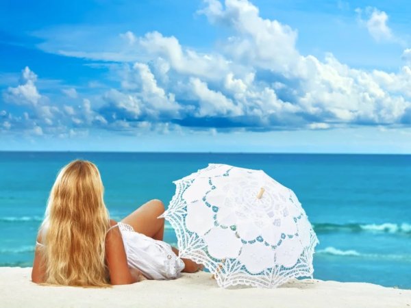 Мальдивы и коктейль на пляже