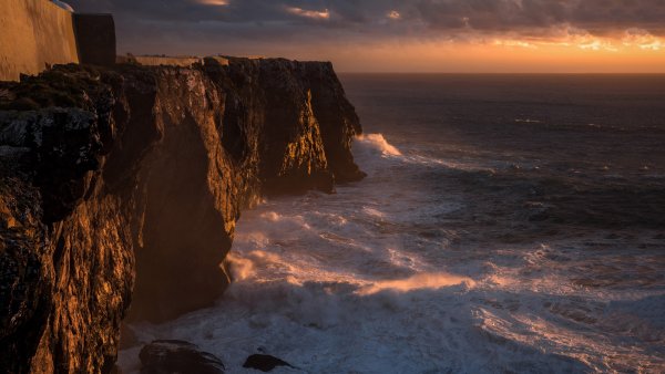 Обрыв у моря