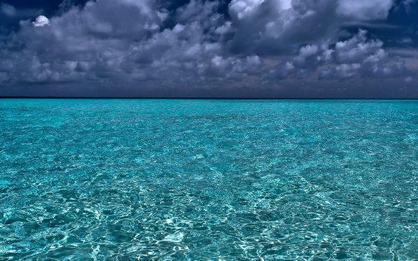 Голубое море