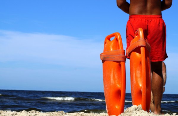 Спасатели на пляже Австралии