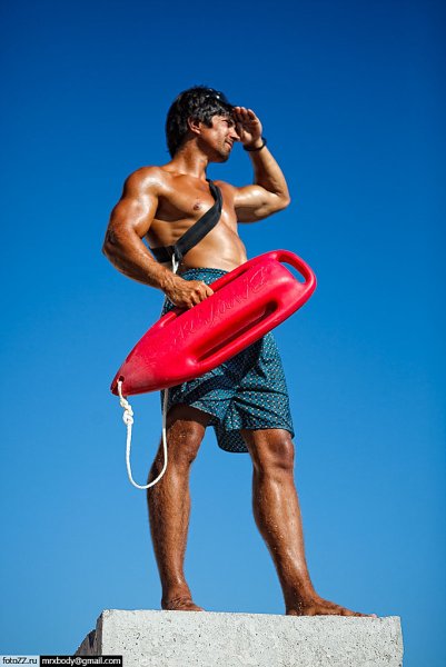 Спасатели на море