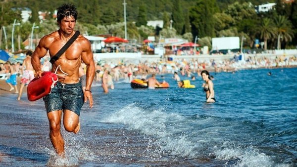 Спасатель на пляже