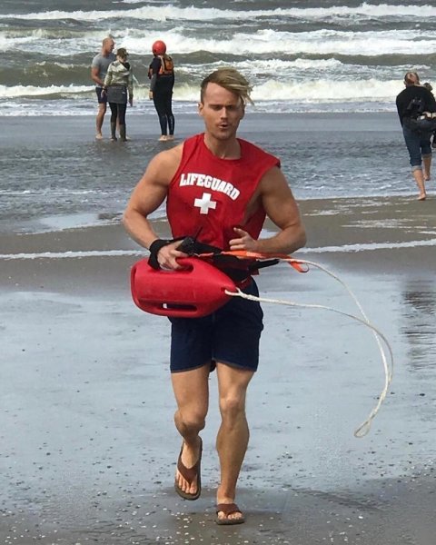 Спасение людей на море