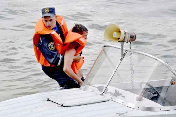 Спасатели Малибу / Baywatch (2017)