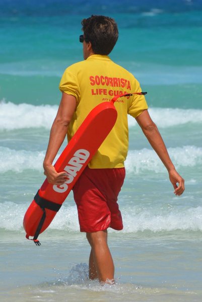 Спасатели на море