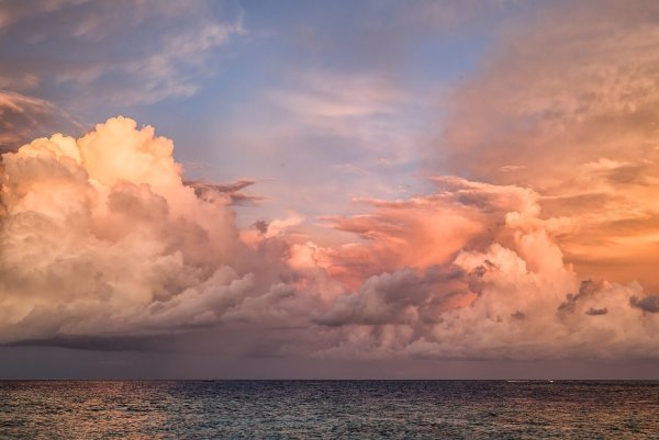 Кучевые облака над морем