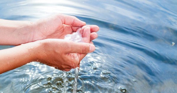 Вода в руках