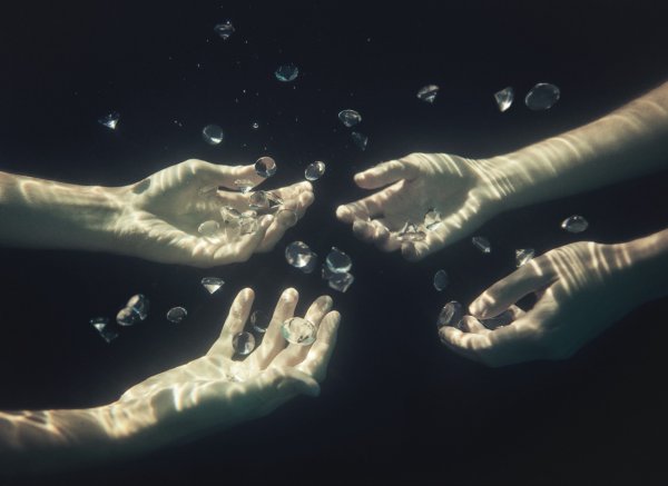 Руки в воде Эстетика