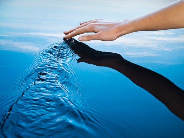 Вода в руках