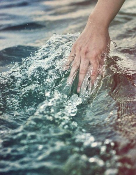 Рука в море