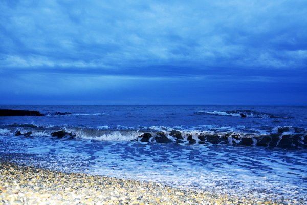 За синее море