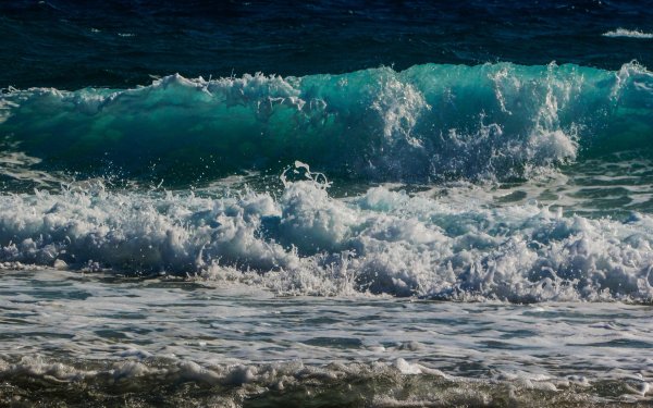 Море плещется