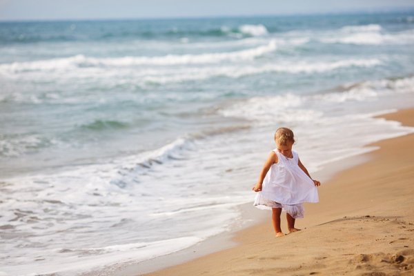 Дети на берегу моря