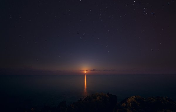 Звездное небо над морем