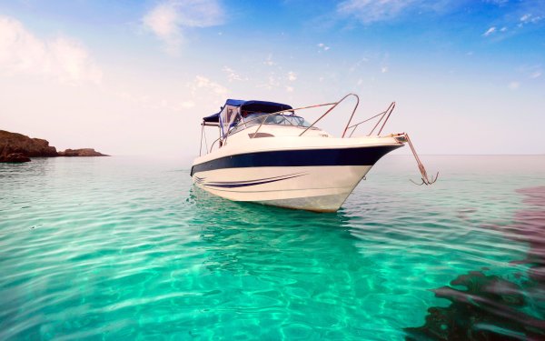 Яхта в океане