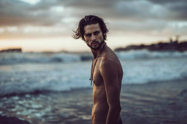 Мужская фотосессия на море