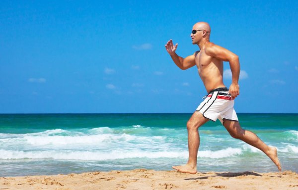 Мужчина на море