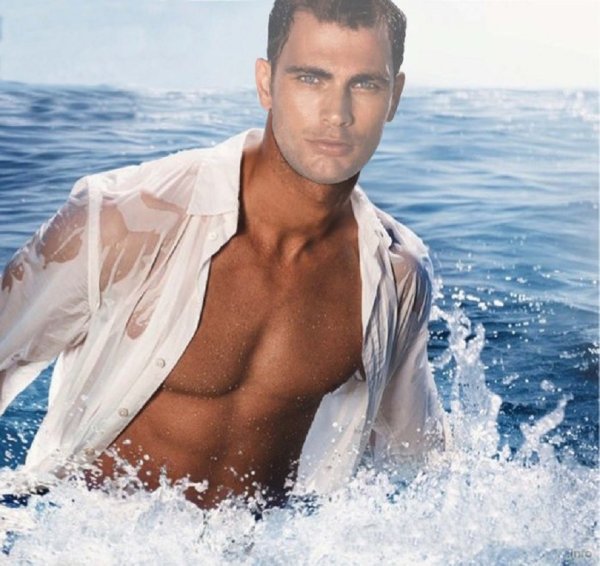 Красивый мужчина со спины