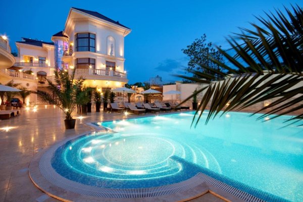 Море с отелем