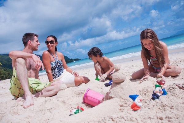 Дети на море