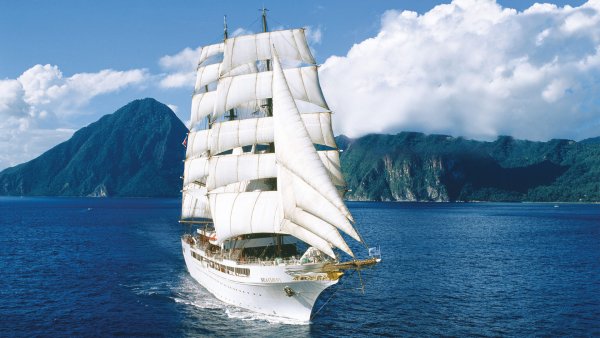 Корабль в море