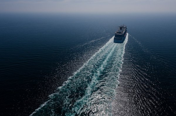 Парусник в облаках