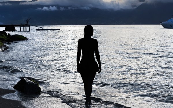 Грустный одинокий человек