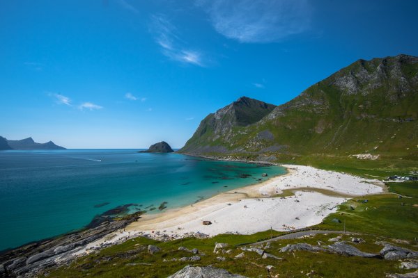 Море горы пляж фото