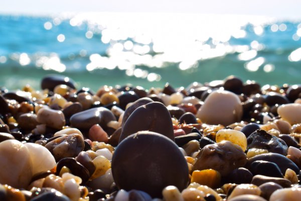 Камешки на море