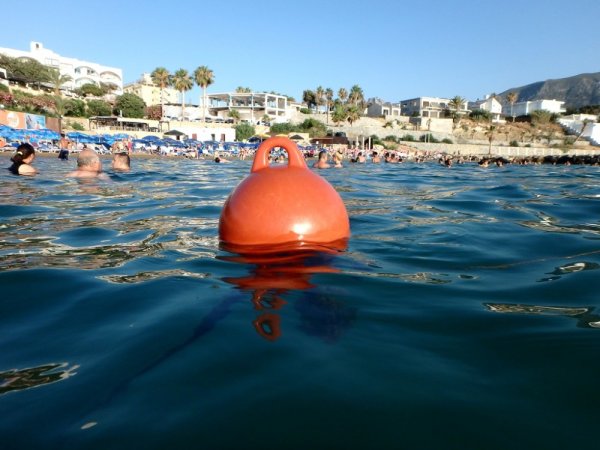 Буйки на море