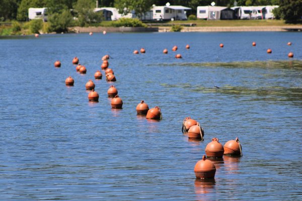 Буйки на пляже