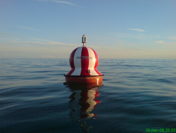 Буйки на море