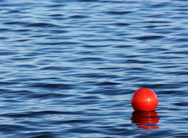 Буйки на море