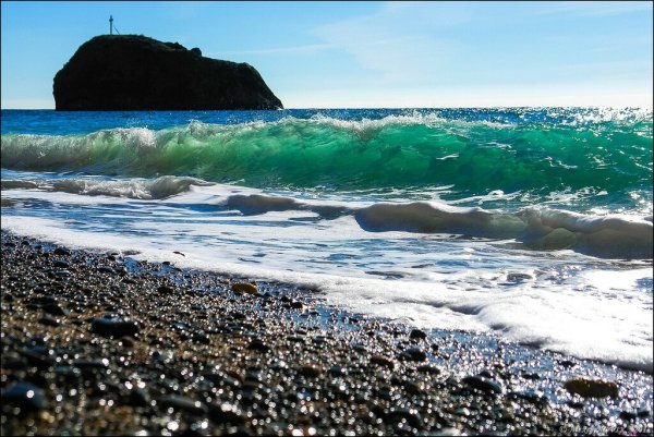 Черное море волны